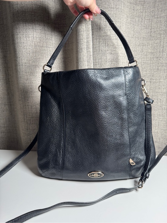 Coach Handbags - Vintage Coach pebbled leather hobo bag with crossbody strap